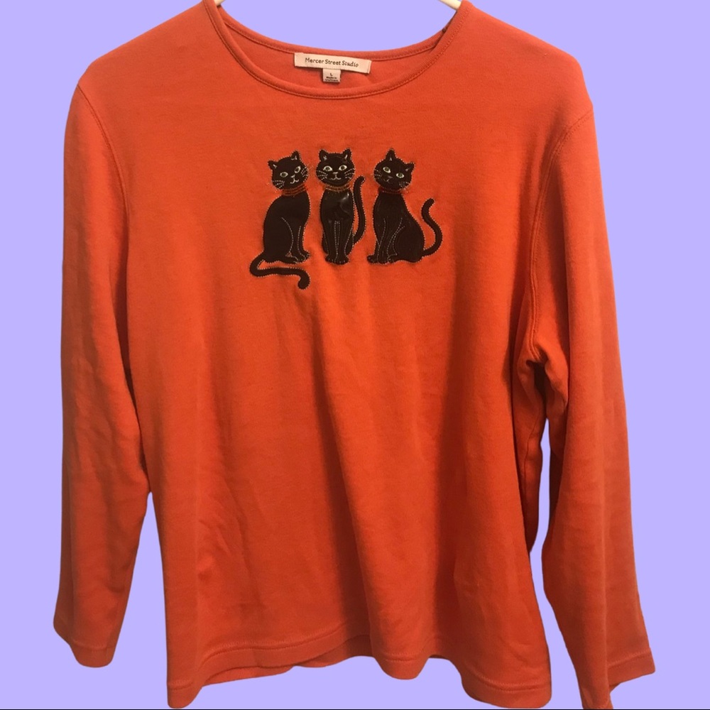 Old Halloween long sleeve shirt w/ three black cats 🎃 Fits big! EUC